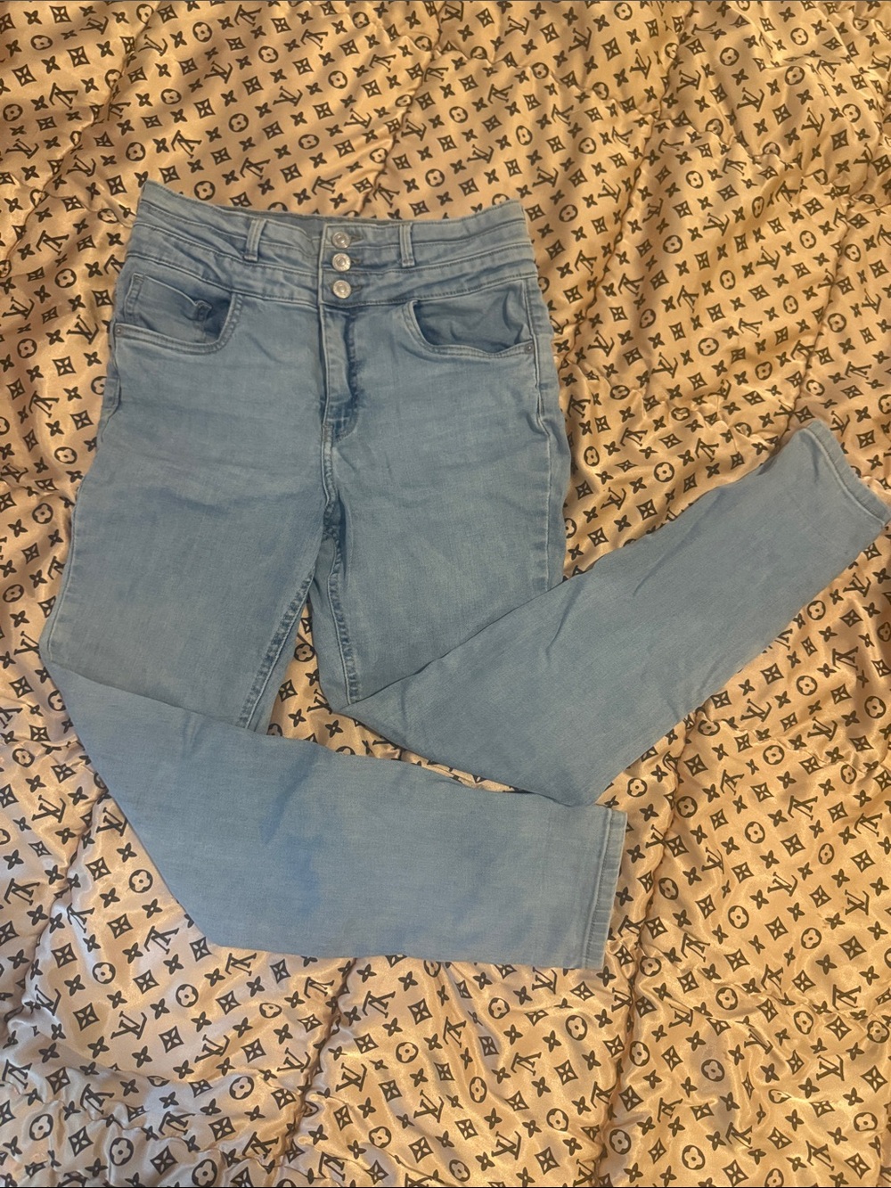 Eighty two size  9 High-Rise Light Blue stretchy Skinny Jeans with Triple-Button